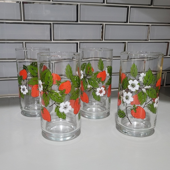 Set of 4 Vintage Strawberry Drinking Glasses Cups